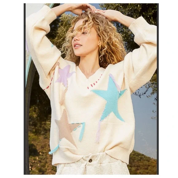 $40 start 332 ⬇️Pretty POL V neck star sweater - Picture 4 of 10